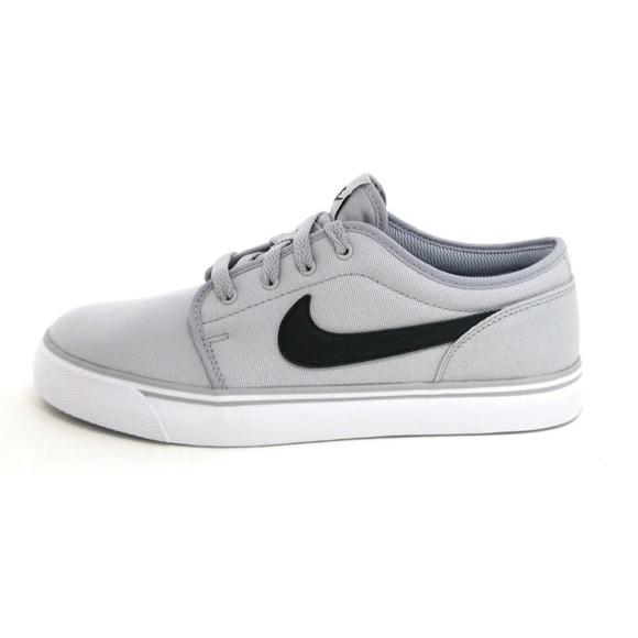 nike toki low canvas